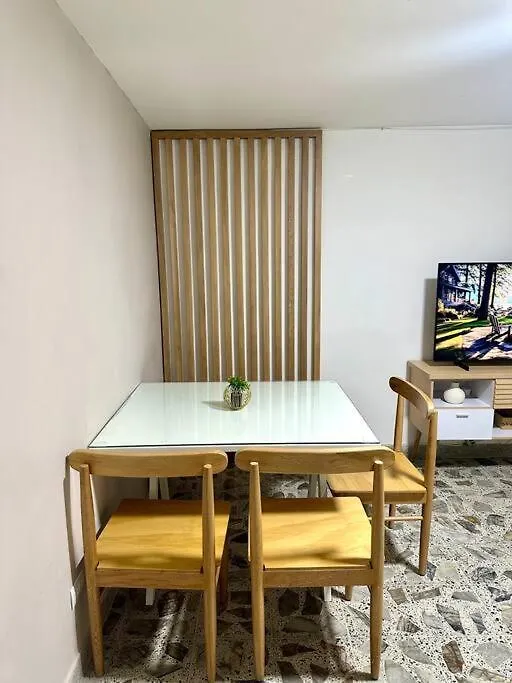 Cozy Apartment In Laureles contacts